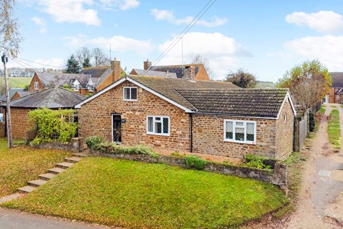 4 Bedroom Detached Bungalow For Sale In Thorpe Road, Wardington, OX17