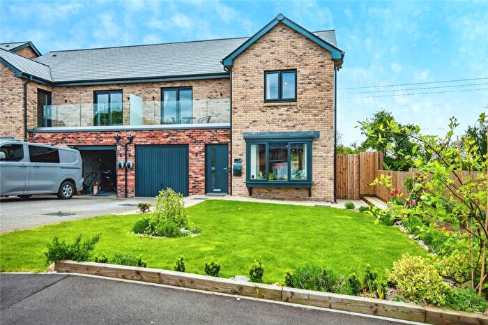 4 Bedroom House For Sale In Gerddi Gwenllian, Mynyddygarreg, Kidwelly, Carmarthenshire, SA17