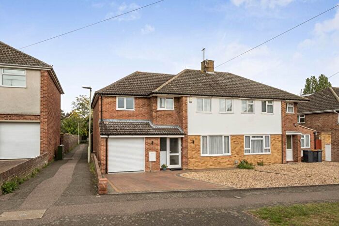 4 Bedroom Semi-Detached House For Sale In Larkway, Brickhill, MK41