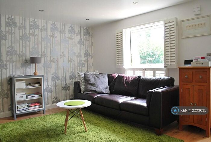 3 Bedroom Semi-Detached House To Rent In Globe Pond Road, London, SE16