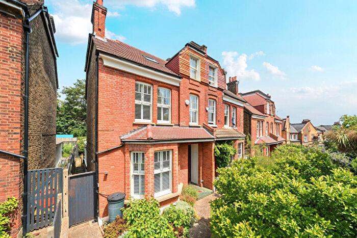 5 Bedroom Semi-Detached House For Sale In Adelaide Avenue, London, SE4