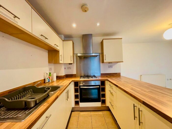 2 Bedroom Flat To Rent In Uxbridge Road, London, W13