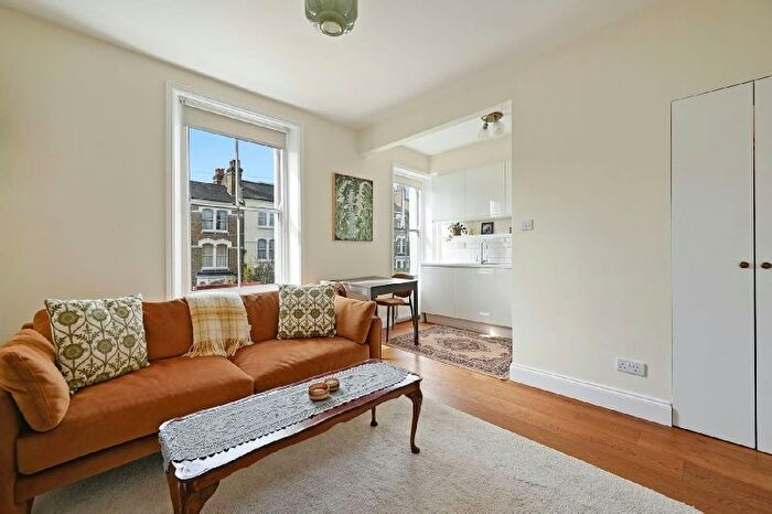 1 Bedroom Flat For Sale In Miranda Road, London, N19