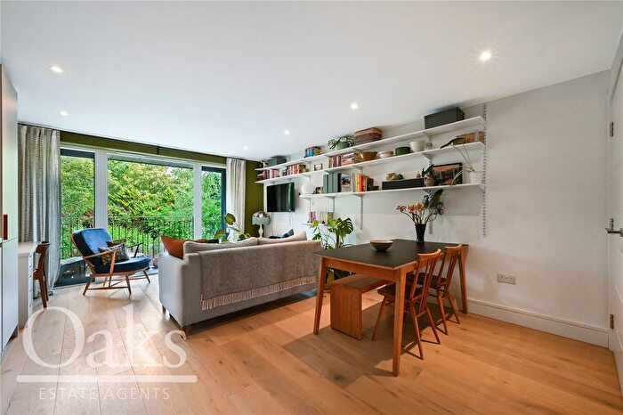 1 Bedroom Flat For Sale In Hollamby Lane, West Norwood, SE27