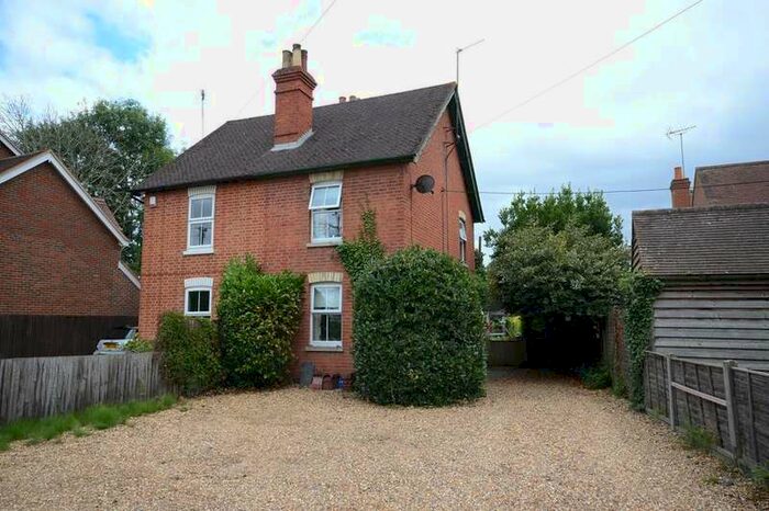 3 Bedroom Semi-Detached House To Rent In Hyde End Road, Shinfield, RG2