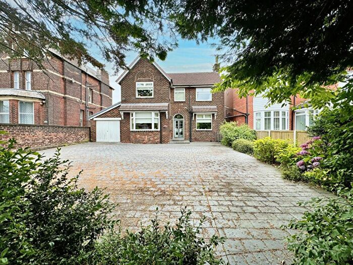 3 Bedroom Detached House For Sale In Manchester Road, Bury, BL9