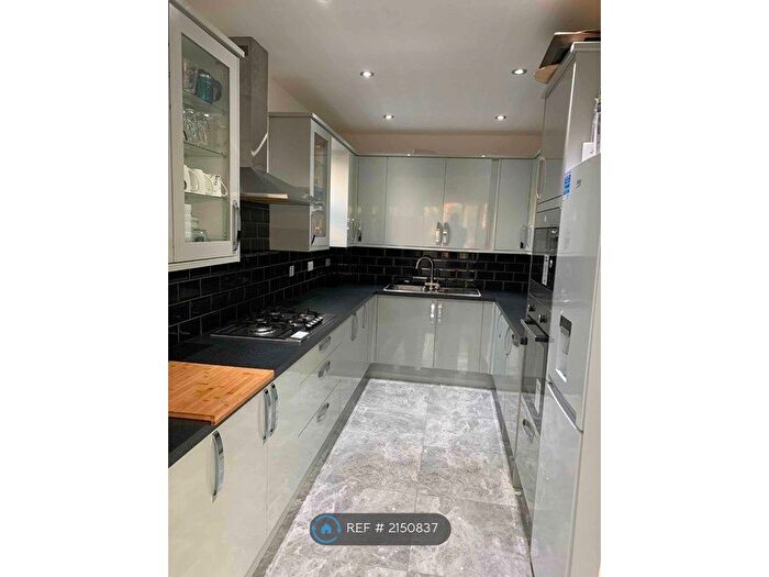 3 Bedroom Semi-Detached House To Rent In East Drive, Carshalton, SM5