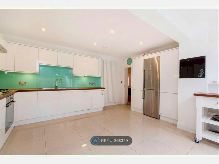 2 Bedroom Flat To Rent In Victoria Rise, London, SW4