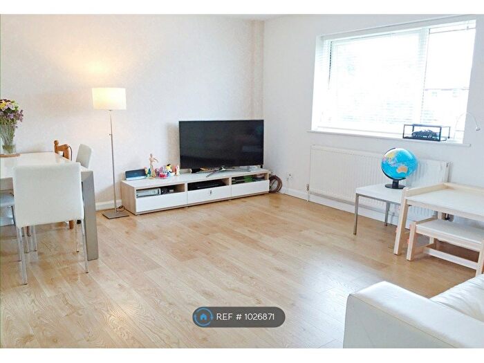 2 Bedroom Flat To Rent In Henfield Road, London, SW19