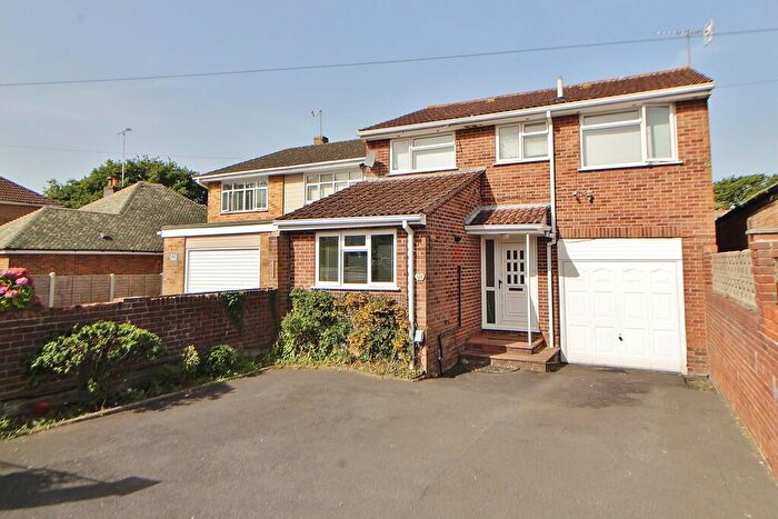 4 Bedroom Detached House For Sale In London Road, Cowplain, PO8