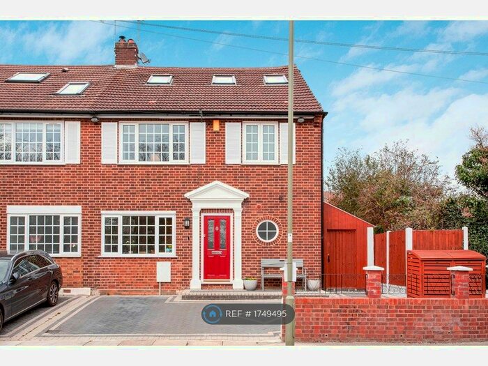 4 Bedroom Semi-Detached House To Rent In The Causeway, London, N2