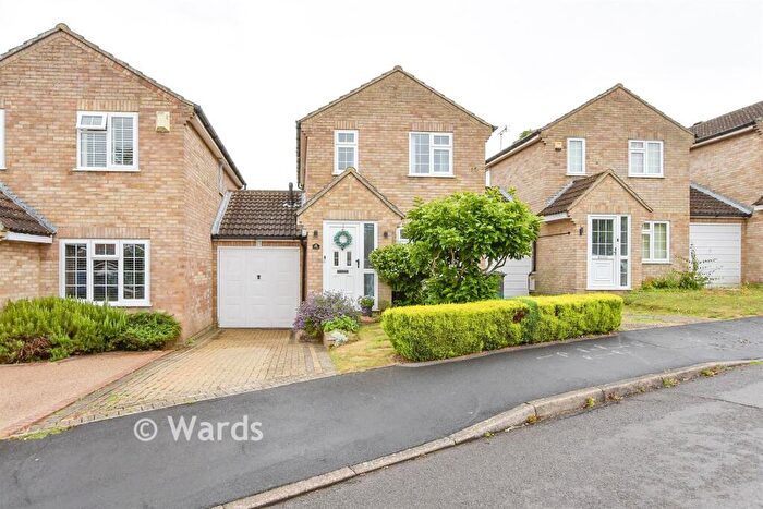 3 Bedroom Link Detached House For Sale In Harvest Ridge, Leybourne, West Malling, Kent, ME19
