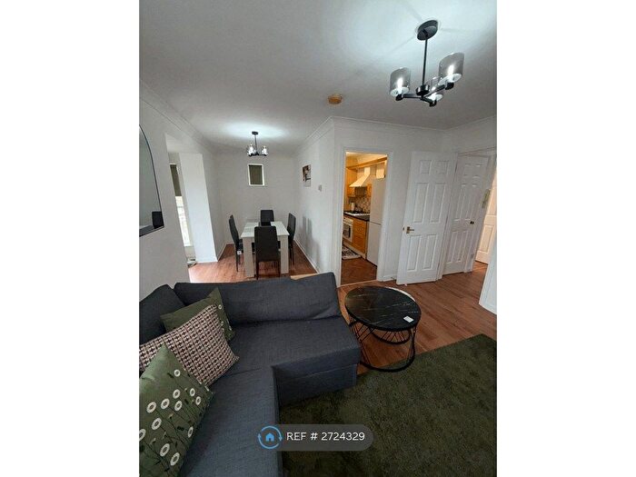 2 Bedroom Flat To Rent In West Lodge, London, E16