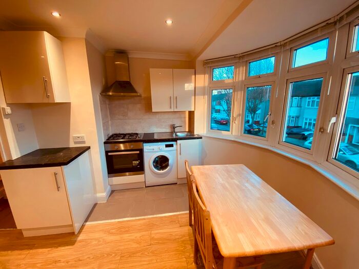 1 Bedroom Flat To Rent In Staines Road, Ilford, IG1