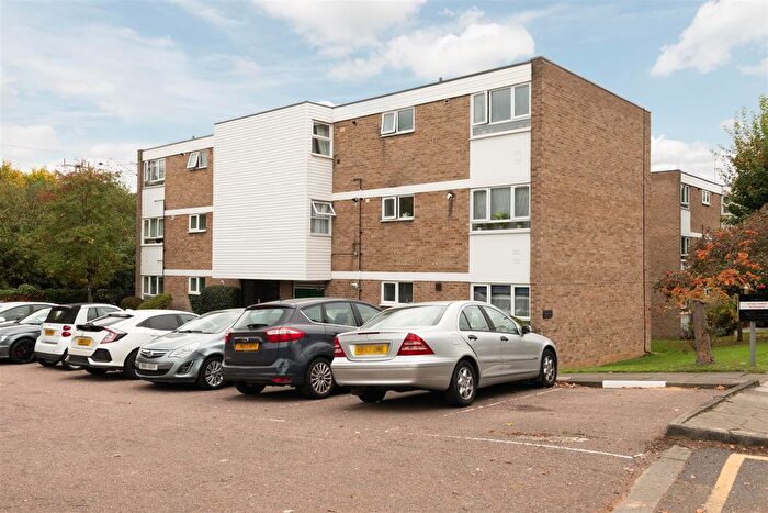 1 Bedroom Flat For Sale In Merridene, Grange Park, London, N21