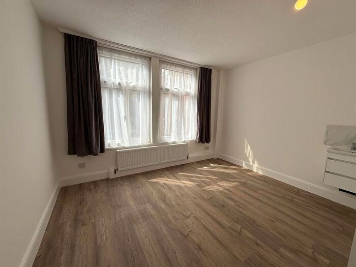 4 Bedroom Town House To Rent In Silver Street, London, N18