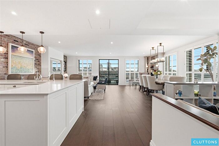 2 Bedroom Flat For Sale In Spice Quay Heights, Shad Thames, London, SE1