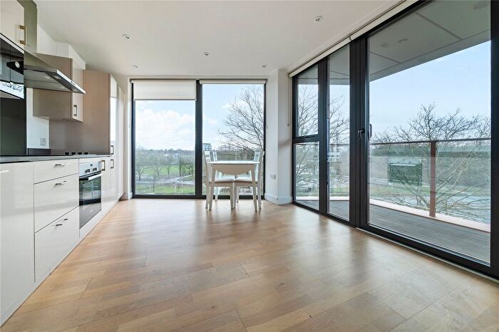 2 Bedroom Flat To Rent In Burgess Springs, Chelmsford, CM1