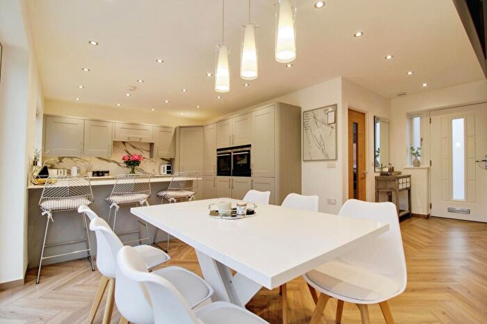 4 Bedroom Detached House For Sale In Magdalen Road, Wanborough, SN4