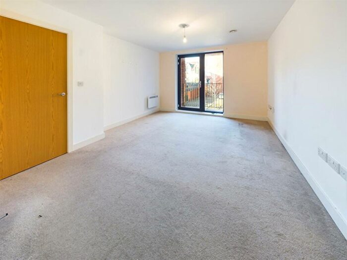 1 Bedroom Apartment For Sale In Kiln Close, Gloucester, GL1