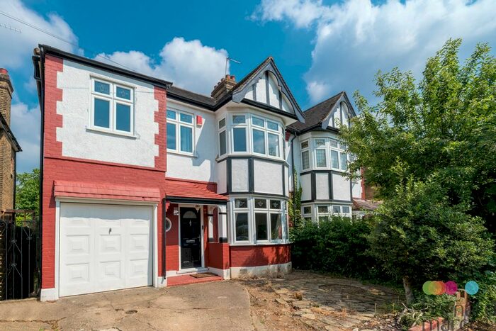 4 Bedroom End Of Terrace House To Rent In Bosgrove, London, E4