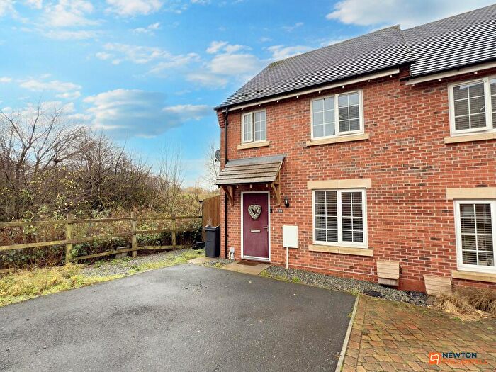 3 Bedroom Semi-Detached House For Sale In Blackham Road, Hugglescote, LE67