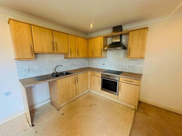 2 Bedroom Flat For Sale In Fairby Close, Tiverton, EX16