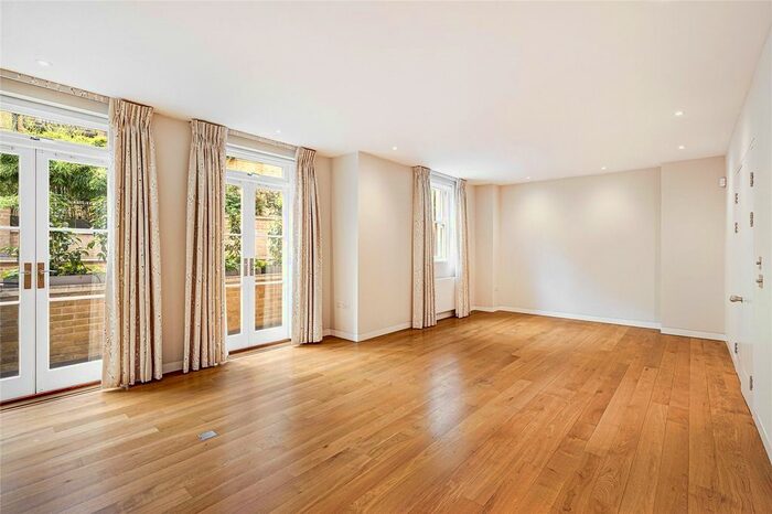 2 Bedroom Flat To Rent In Cadogan Gardens, Sloane Square, London, SW3