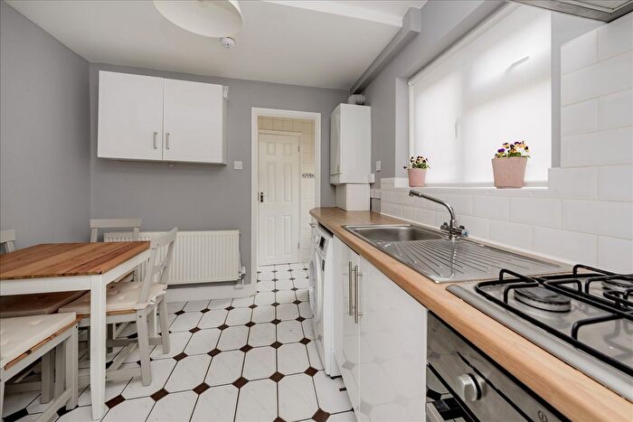 2 Bedroom Flat To Rent In Percy Road, London, W12