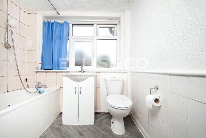 3 Bedroom End Of Terrace House For Sale In Charlton Road, Kenton, Harrow, HA3