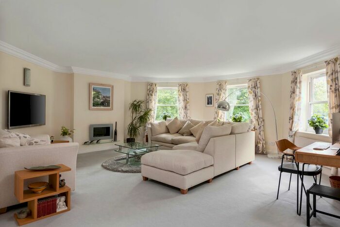 3 Bedroom Flat To Rent In Batts Hill, The Lodge Batts Hill, RH2