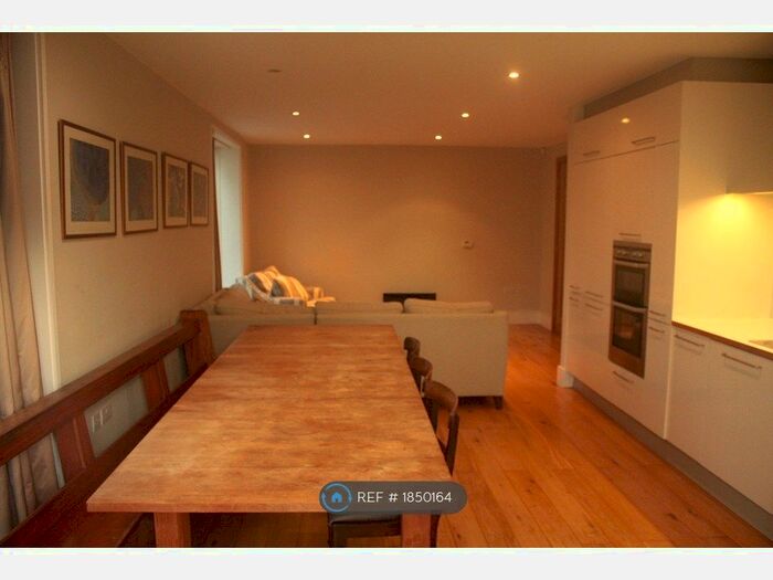 2 Bedroom Flat To Rent In Brooklands Avenue, Cambridge, CB2