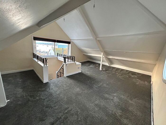 3 Bedroom Flat To Rent In Northumberland Place, Teignmouth, TQ14