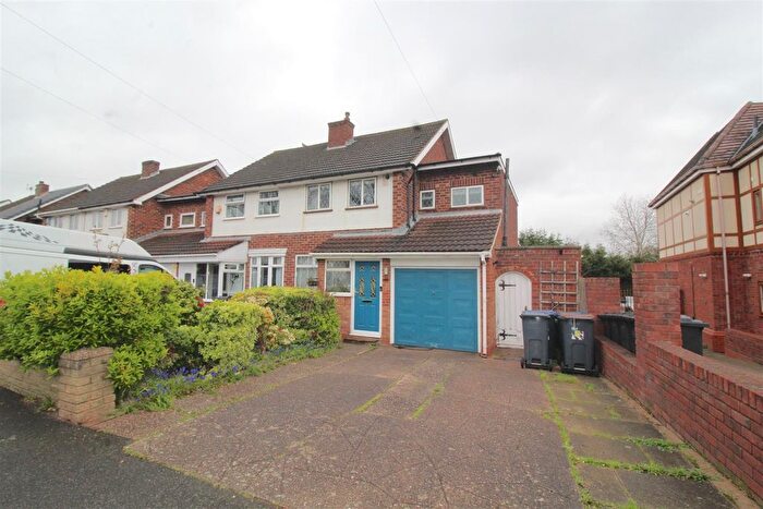 3 Bedroom Semi Detached House For Sale In Barrows Lane, Birmingham, B26