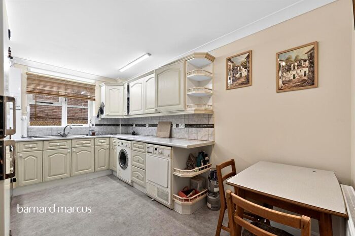 2 Bedroom Flat For Sale In Christchurch Park, Sutton, SM2