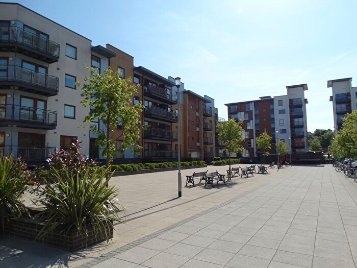 2 Bedroom Flat To Rent In Commonwealth Drive, Three Bridges, Crawley, West Sussex, RH10