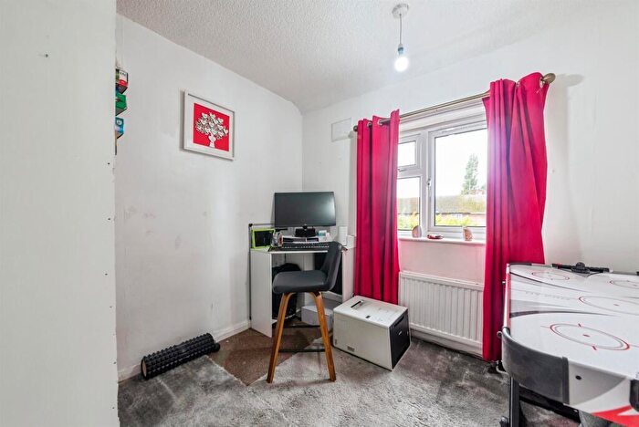 3 Bedroom End Of Terrace House For Sale In Chatsworth Road, Newark, NG24