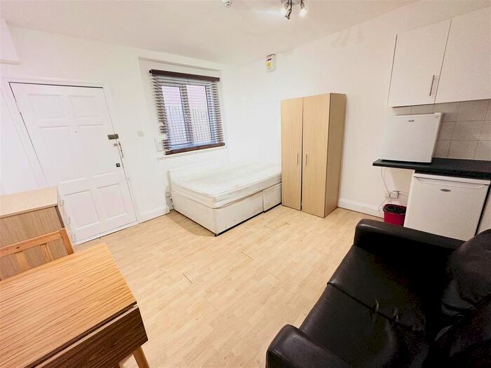 Studio To Rent In Finchley Road, London, NW3