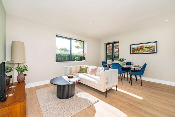 2 Bedroom Flat For Sale In Elm Grove, Wimbledon, SW19