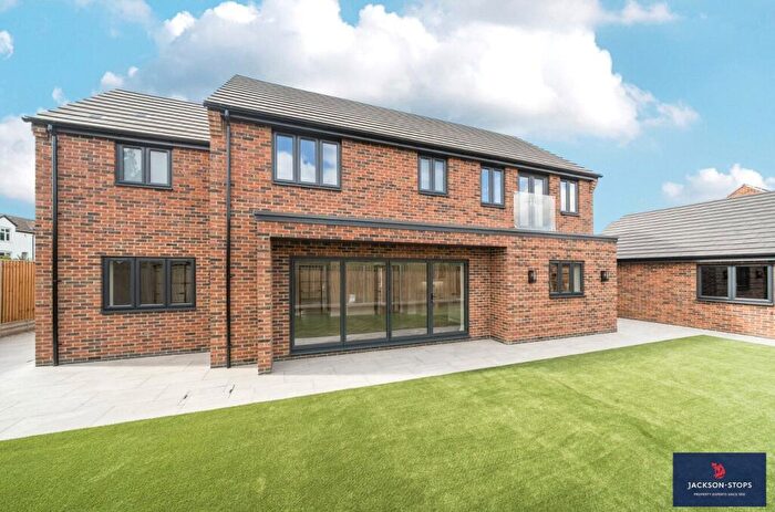 5 Bedroom Detached House For Sale In Shefford Road, Clophill, Bedfordshire, MK45