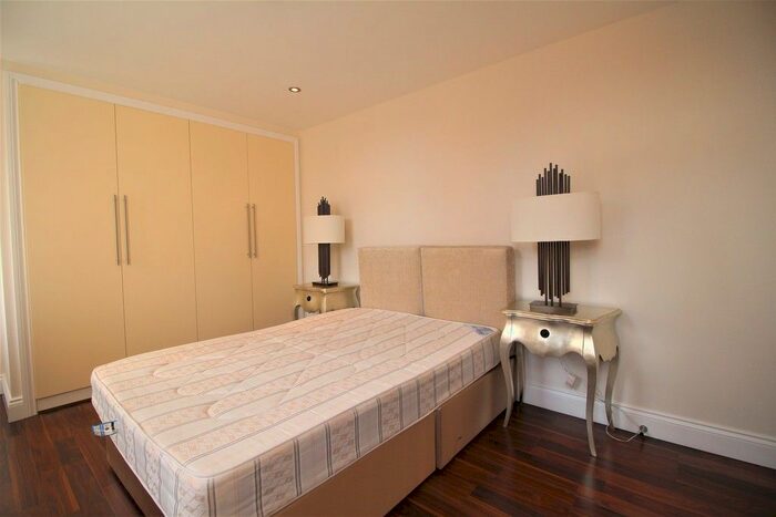 3 Bedroom Flat To Rent In Marlborough Drive, Bushey, WD23