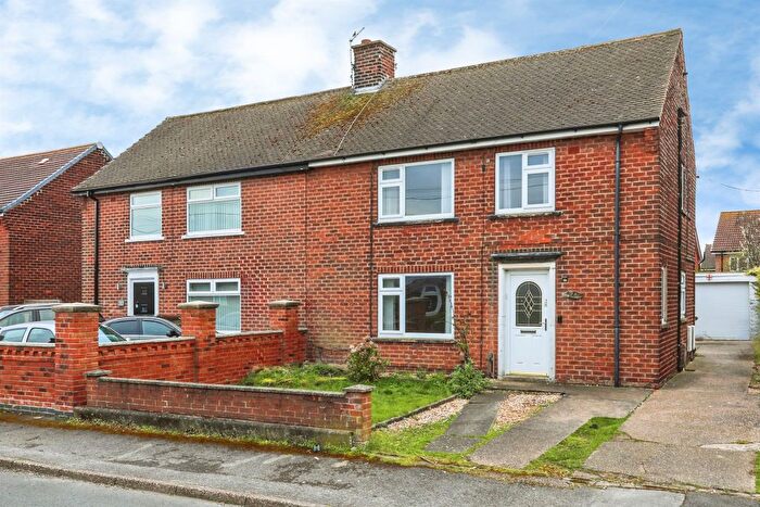 3 Bedroom Semi Detached House For Sale In Sandrock Road, Harworth, Doncaster, DN11