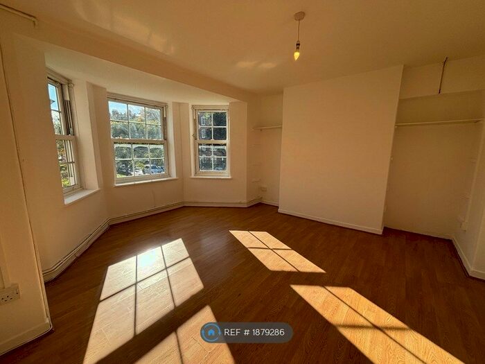 2 Bedroom Flat To Rent In Lewes House, London, SE15