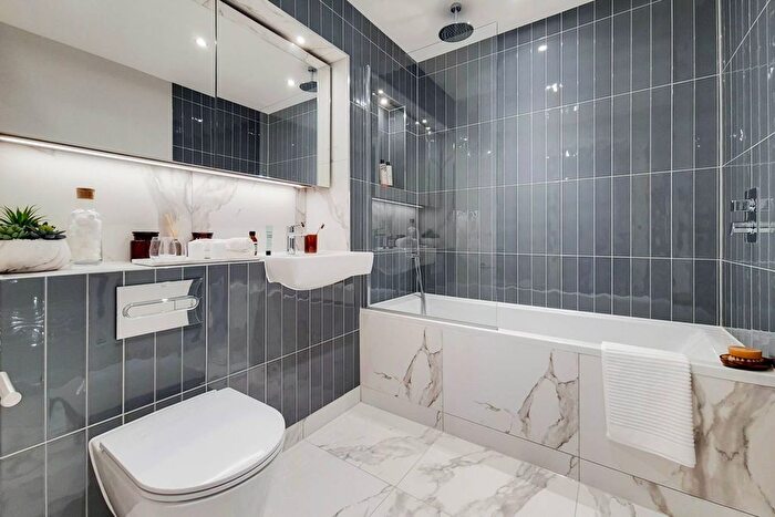 2 Bedroom Flat To Rent In Uncle Southall, Southall, London, UB2