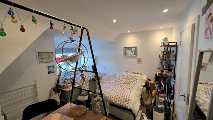 Studio To Rent In Temple Gardens, London, NW11