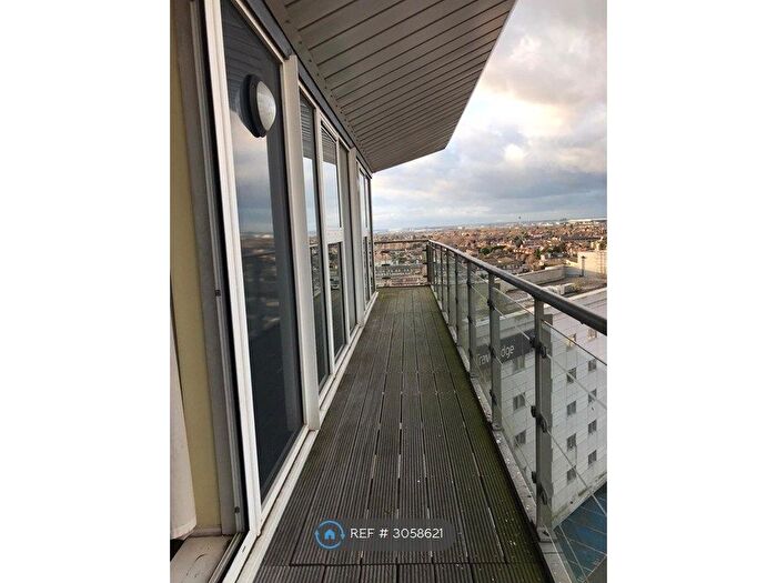 2 Bedroom Flat To Rent In Hamlyn House, Feltham, TW13