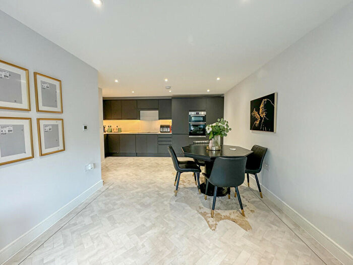2 Bedroom Flat For Sale In Crown Hill Apartments, Crown Hill, Rayleigh, SS6