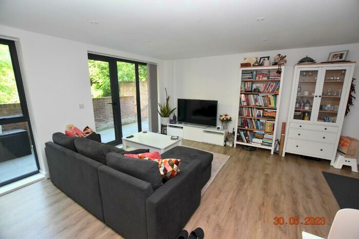 2 Bedroom Flat To Rent In Palmeira Avenue, Hove, East Sussex, BN3
