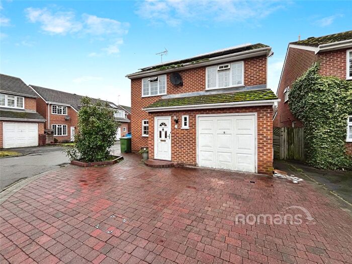 4 Bedroom Detached House For Sale In Brewers Close, Farnborough, Hampshire, GU14