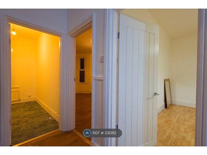 2 Bedroom Flat To Rent In Plumstead High Street, London, SE18